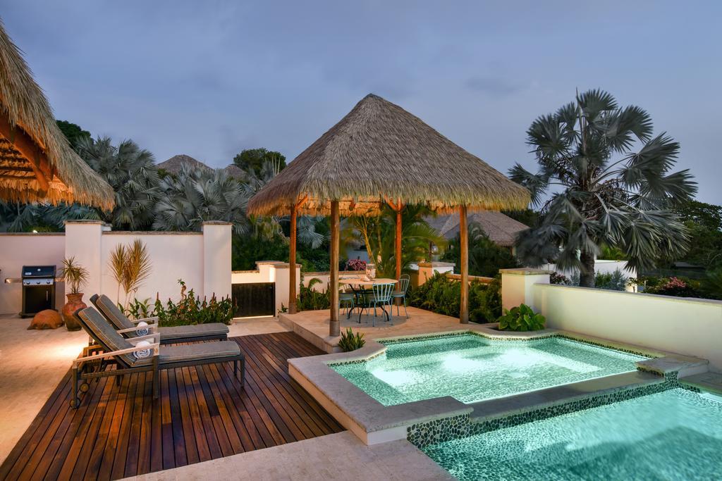 Paradise Beach Nevis Bilik gambar