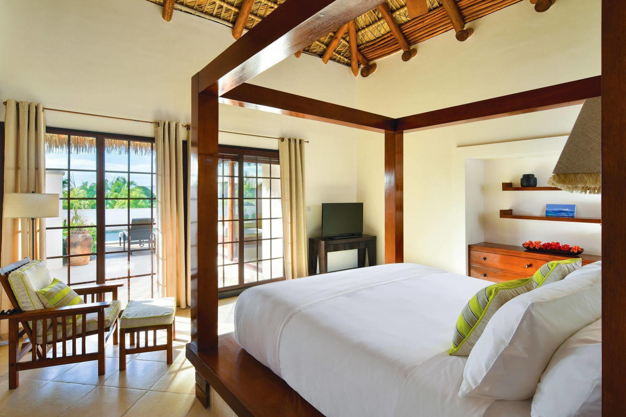 Paradise Beach Nevis Luaran gambar