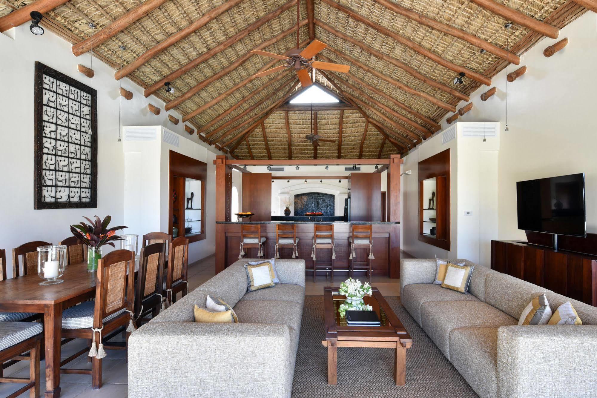 Paradise Beach Nevis Luaran gambar